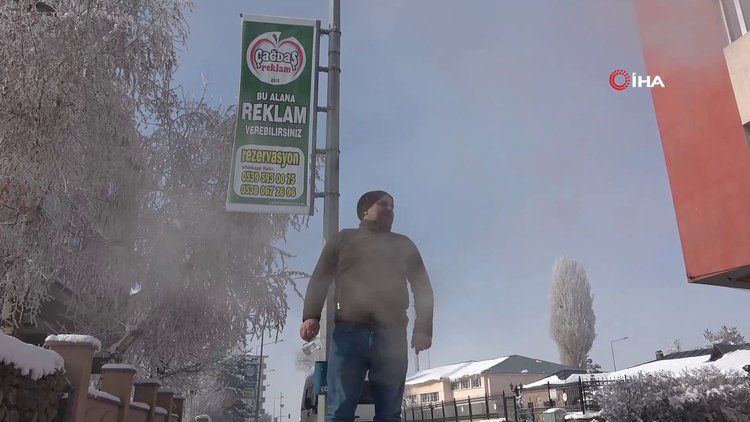 Ardahan buz kesti, havaya serpilen sıcak su bile dondu