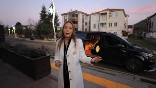 Asuman Hanım, eski nişanlısı Şevki Bey’den bir şans daha isteyecek. Evlenmek üzere olan bu iki insanın hayatlarının nasıl değiştiğine şahit olacaksınız. ...