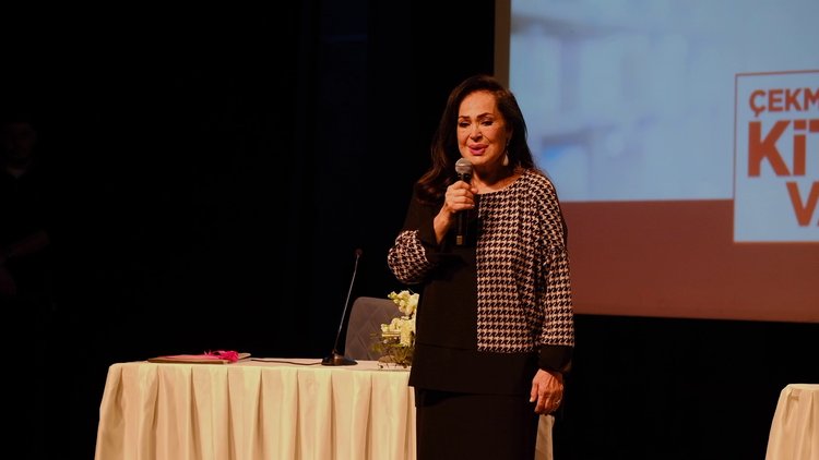 ''Setlerden uzak olmak beni hüzünlendiriyor''