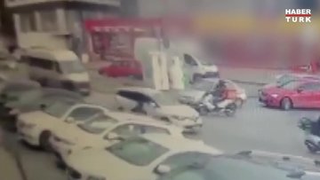 Ataşehir'de trafikte dehşet! Otomobiliyle çarptığı kuryeyi ezmeye çalıştı