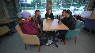 Oğulları için evini satan Seher Hanım, evsiz kalmış fakat oğulları onu evine almamış.