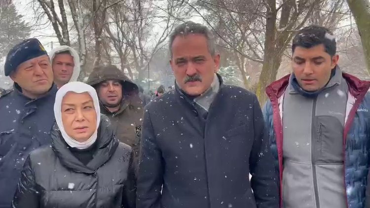 Bakan Özer: Tüm Türkiye'de okullarımızı 13 Şubat'a kadar 1 hafta tatil ediyoruz