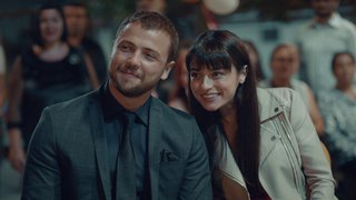 Burak Ersoylu, hayatının ilk tokadını Ali Rıza’dan yer. Burak bunu unutmaz ve Ali Rıza’nın kız kardeşinin düğününü basar. ...