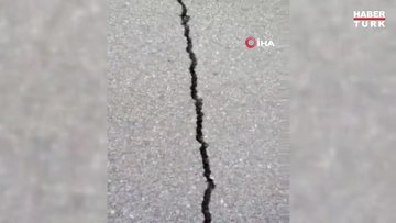 Deprem anında asfaltın açılıp kapandığı görüntüler ortaya çıktı