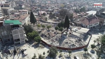 Depremler, tescilli Antakya künefesinin yapıldığı meydanı da yok etti