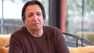 Sedat Beyen yakın arkadaşının oğlu Can Bey'den bir şans istiyor.