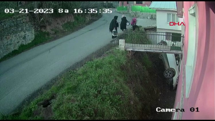 Beykoz'da navigasyona bakan sürücü aracıyla boşluğa düştü!