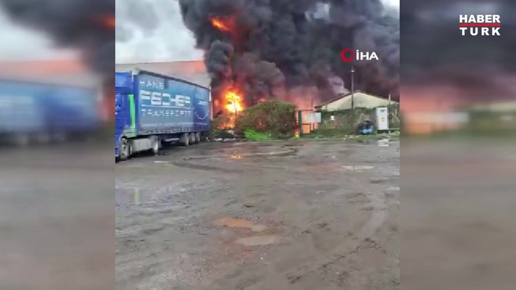 Kemalpaşa'daki çay fabrikasında yangın