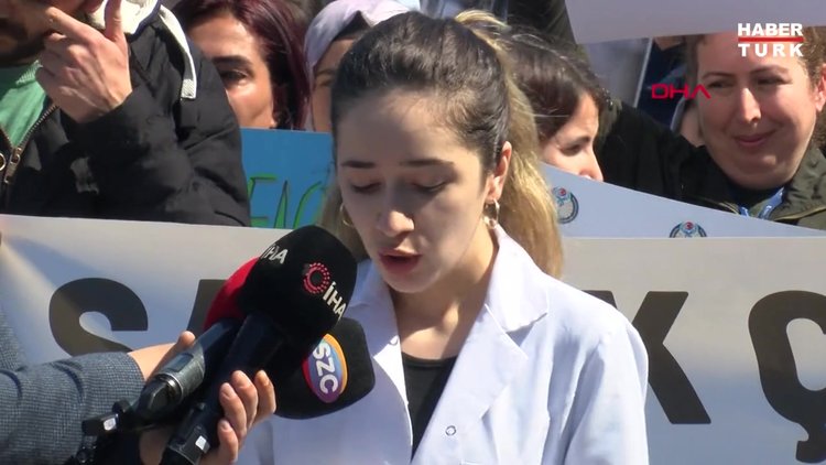 Prof. Dr. Murat Dilemener Acil Durum Hastanesi önünde 'Cerrahpaşa' protestosu