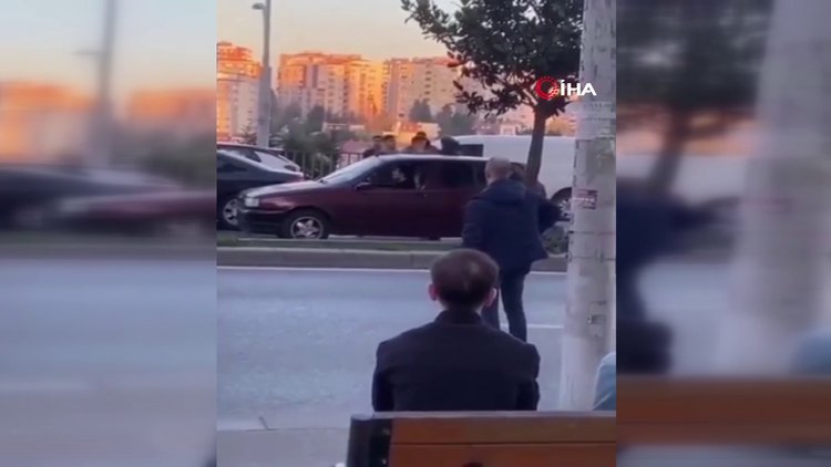 Başakşehir'de trafikte yumruk yumruğa kavga kamerada
