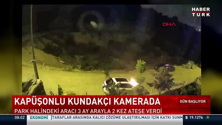 Otomobili ateşe verip kaçtı!