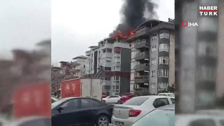 Site içinde bulunan apartmanın çatısı alev alev yandı!