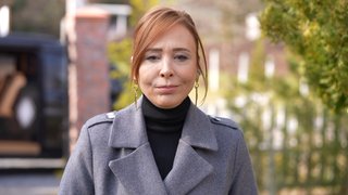 Küçük yaşta geçirdiği sel felaketinde tüm ailesini kaybettikten yıllar sonra yeniden umudu yeşeren bir adamın hikayesini izleyeceksiniz. ...