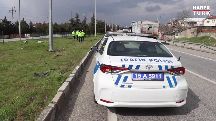 Ağaca çarpan otomobildeki 1 kişi öldü, 3 kişi yaralandı