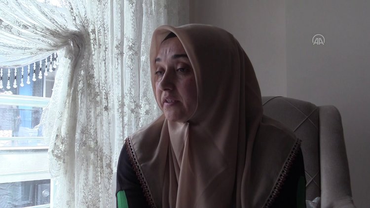 Araç kaputunda kilometrelerce giden anne yaşadıklarının şokunu atlatmaya çalışıyor