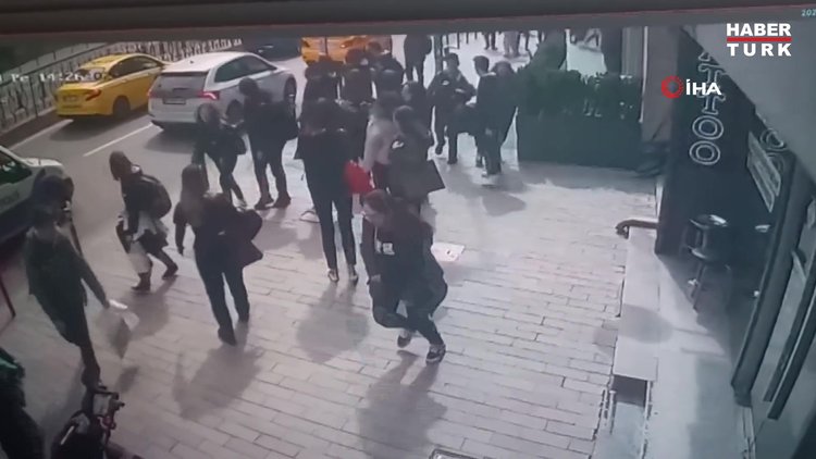 5 katlı metruk bina böyle çöktü! Son görüntüler bu şekilde...