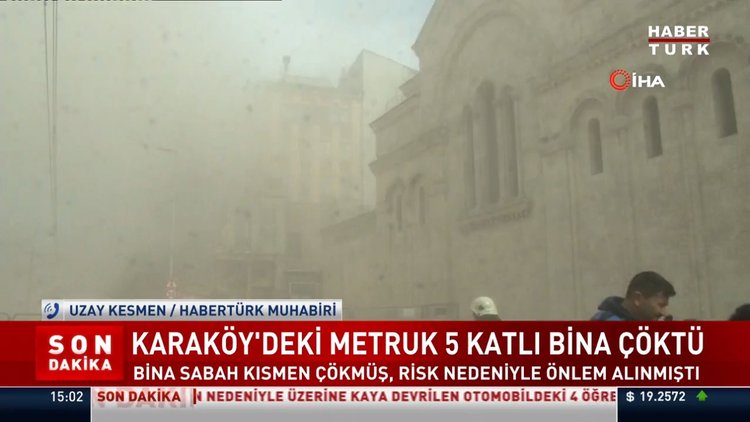 Karaköy'deki 5 katlı metruk bina tamamen çöktü