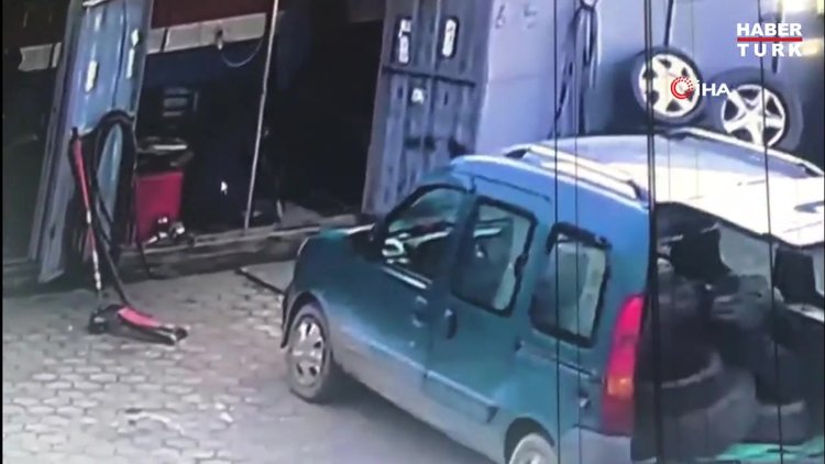 El arabası lastiğine hava basarken canından oluyordu