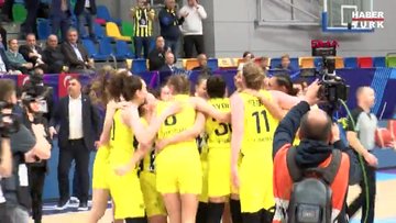 Şampiyon Fenerbahçe Alagöz Holding, kupasını aldı