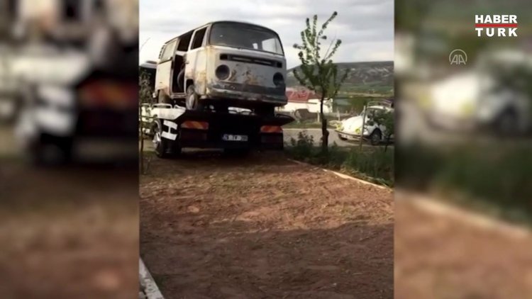 Reklamcı 10 yıldır hurdalıkta yatan minibüsü bambaşka bir görünüme kavuşturdu