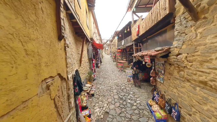 Yedi asırlık "Osmanlı köyü" Cumalıkızık, FPV dronla görüntülendi