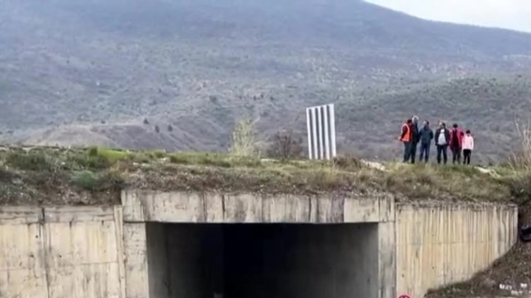 Devrilen otomobildeki 3 kişi öldü, 2 kişi yaralandı