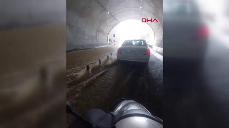 Eyüpsultan'da su borusu patladı, yollar göle döndü