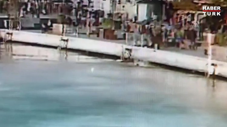 Kadıköy'de müzisyeni bıçakla öldürdüğü iddiasıyla yakalanan zanlı adliyede