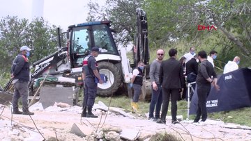 Silivri'de tarlaya gömülmüş 3 ceset bulundu