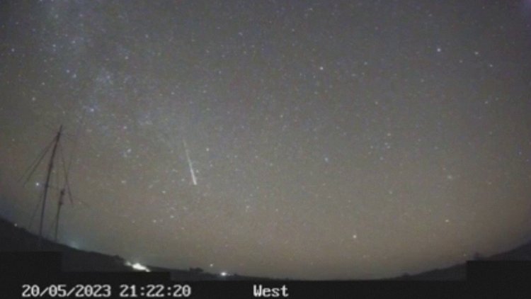 Avustralya'da düşen meteor gökyüzünü aydınlattı