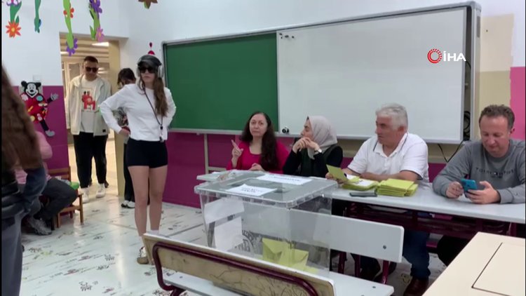 Ünlü oyuncu Serenay Sarıkaya oyunu kullandı