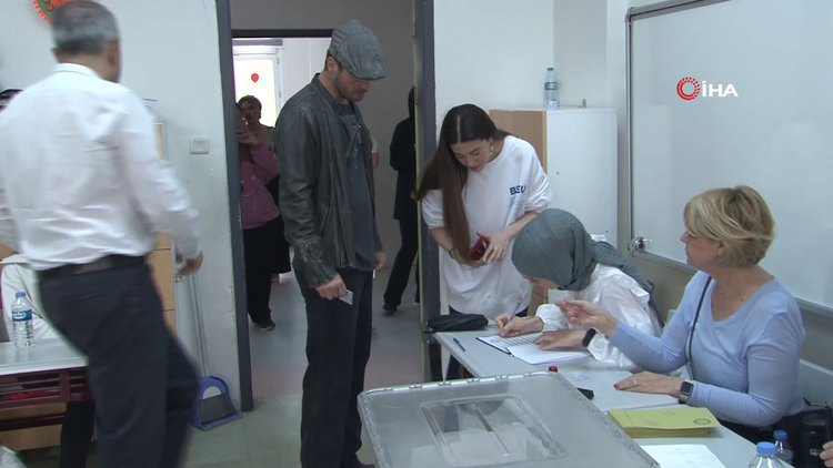 Ünlü oyuncu Kıvanç Tatlıtuğ oyunu kullandı