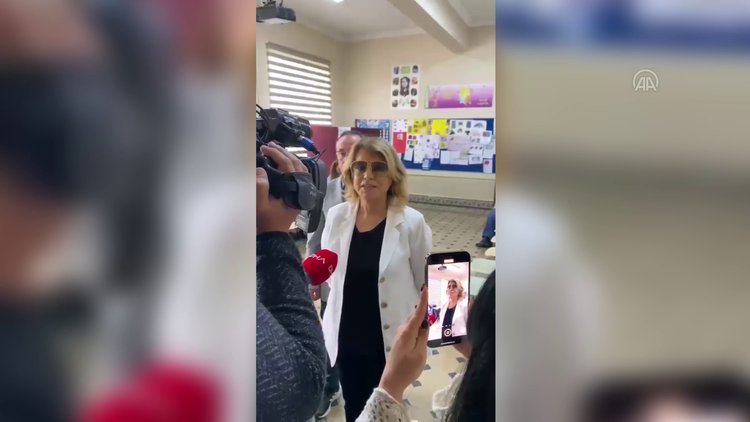 Eski Başbakanlardan Çiller oyunu Sarıyerde kullandı