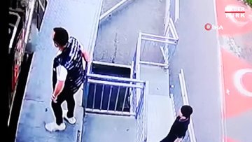 Hareket halindeki gondola binmek istedi, canından oluyordu