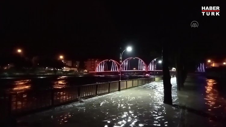 Yağışlar nedeniyle Terme Çayı taştı