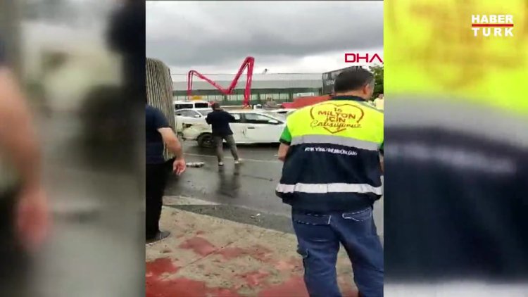 Beyoğlu'nda İETT otobüsü 6 araca çarptı