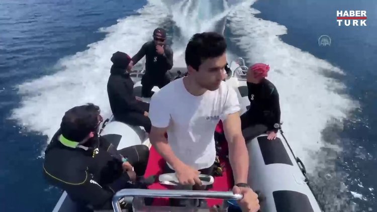 Karaburun'da 30 metre derinlikteki batıktan "hayalet ağ" topladılar