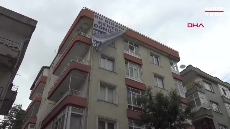 Avcılar'da kentsel dönüşüme karşı çıkan ev sahiplerine tepki için pankart astılar