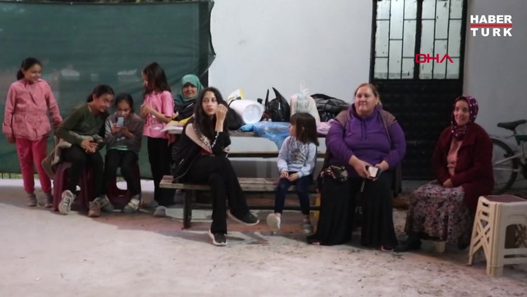 Gündüzleri hayvanlara bakıp, tarlada çalışan kadınlar akşamları voleybol oynuyor