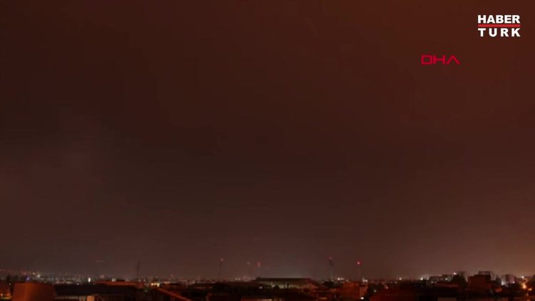 Gökyüzü fotoğrafçısı 16 dakikada 85 şimşek fotoğrafladı