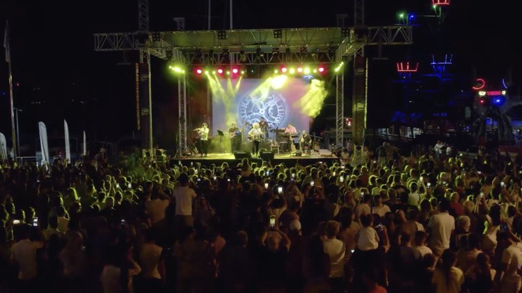 Yeni Türkü Marmaris'i salladı