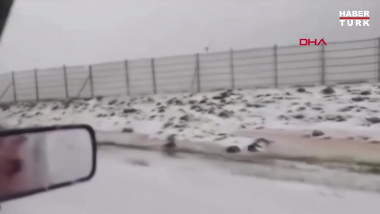 Sahara Geçidi'ne kar yağdı, sürücüler zor anlar yaşadı