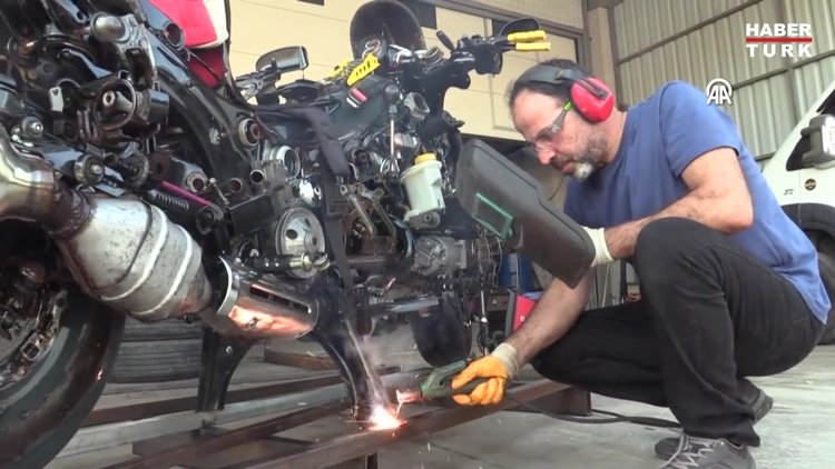 Düzceli motor ustası 1453 atık parçadan hayalindeki motosikletin maketini yaptı