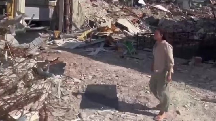 Karsu, depremde 17 akrabasını kaybettiği Hatay’a gitti