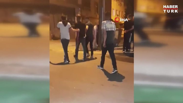 Kavga sonrası 'samuray kılıcı' ile gezen şahıs kamerada