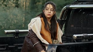 Uğradığı iftirayla gururu kırılan Melissa Karakiraz’ı terk eder.