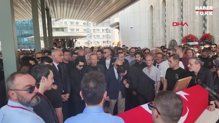 Özkan Uğur için Taksim Camii'nde cenaze töreni düzenlendi