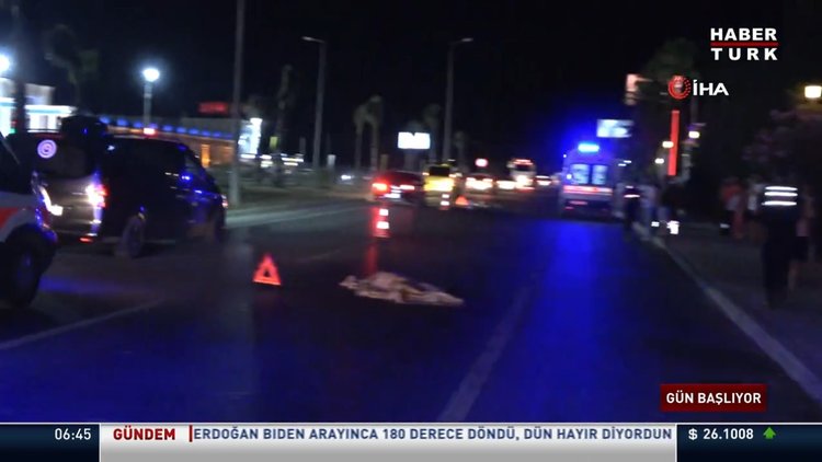 Midibüs turislerin arasına daldı