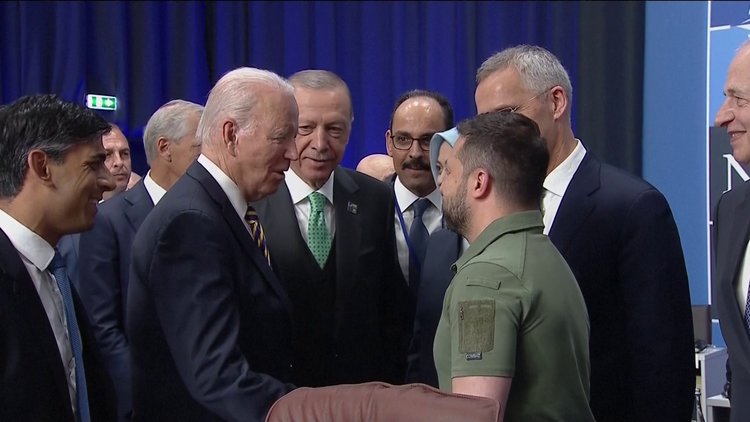 NATO Zirvesi'nde gündem olan kare: Zelenskiy tek başına