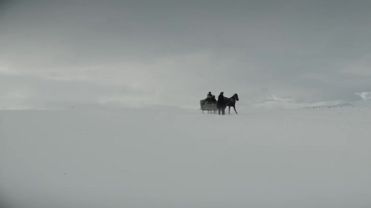 Kuru otlar üstüne | Resmi fragman